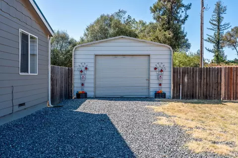 565 Milani Dr, Ukiah, CA 95482 photo 2