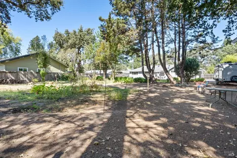 Exterior - 136 Mark West Station Rd, Windsor, CA 95492 photo 21 of 22