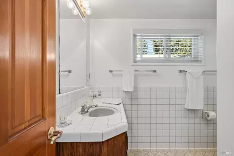 Bath - 136 Mark West Station Rd, Windsor, CA 95492 photo 2 of 4