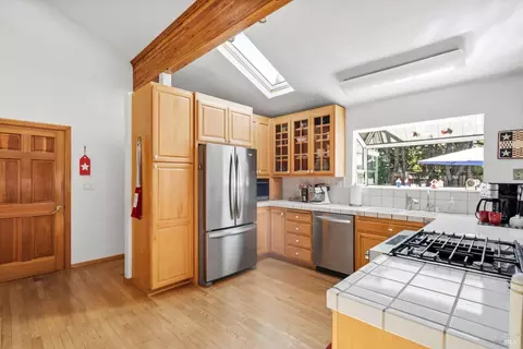 Kitchen - 136 Mark West Station Rd, Windsor, CA 95492 photo 3 of 4