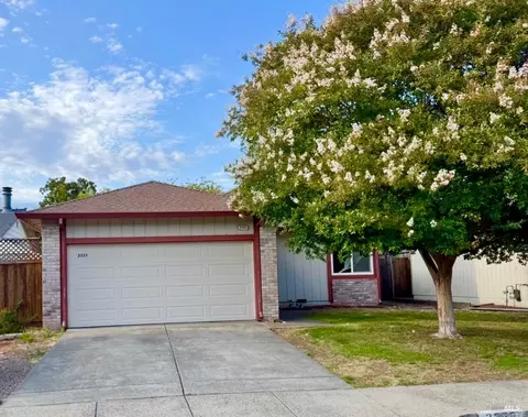 2325 Gads Hill St, Santa Rosa, CA 95401