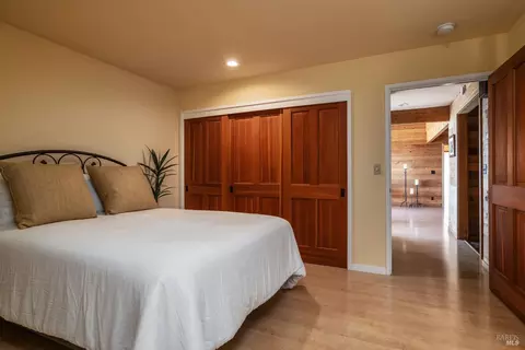 Bedroom - 79 Seacape Dr, Muir Beach, CA 94965 photo 2 of 3