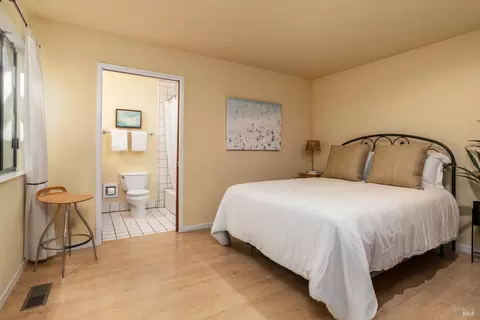 Bedroom - 79 Seacape Dr, Muir Beach, CA 94965 photo 3 of 3