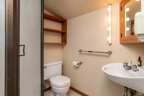 Bath - 79 Seacape Dr, Muir Beach, CA 94965 photo 3 of 3