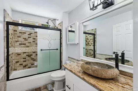 Bath - 302 Desiree Pl, Windsor, CA 95492 photo 1 of 5