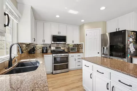 Kitchen - 302 Desiree Pl, Windsor, CA 95492 photo 3 of 5