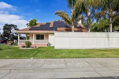 Exterior - 302 Desiree Pl, Windsor, CA 95492 photo 3 of 10