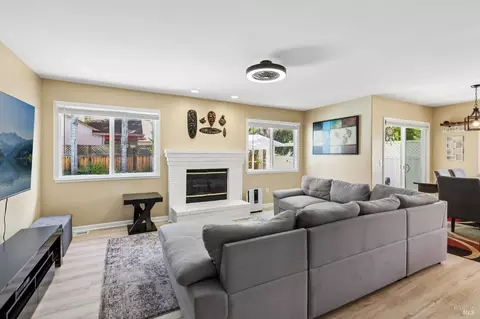 Living - 302 Desiree Pl, Windsor, CA 95492 photo 2 of 3