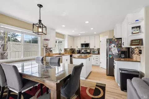 Kitchen - 302 Desiree Pl, Windsor, CA 95492 photo 1 of 5