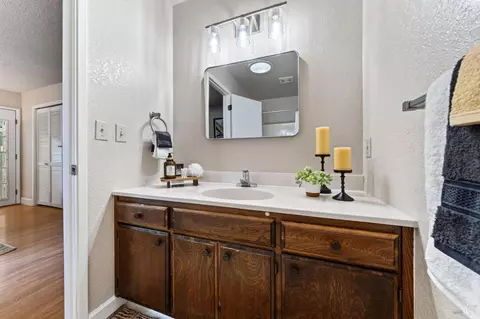 Bath - 767 Joni Ct, Windsor, CA 95492 photo 1 of 4