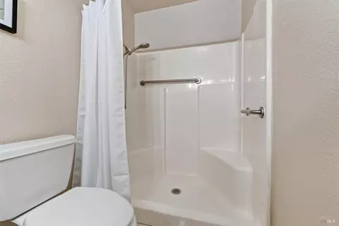 Bath - 767 Joni Ct, Windsor, CA 95492 photo 2 of 4