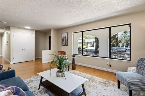 Living - 767 Joni Ct, Windsor, CA 95492 photo 3 of 4