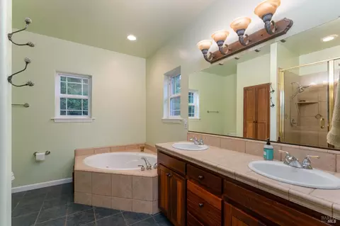 Bath - 2398 Poppy Ter, Willits, CA 95490 photo 2 of 2