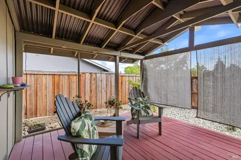Exterior - 150 Dodge Ct, Napa, CA 94558 photo 6 of 11