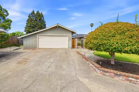 Exterior - 150 Dodge Ct, Napa, CA 94558 photo 2 of 11