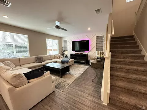 Living - 2408 Azure Pl, Fairfield, CA 94533 photo 2 of 10