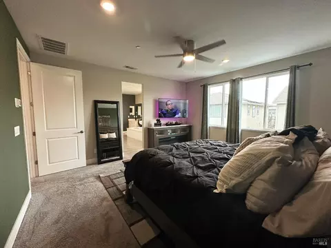 Bedroom - 2408 Azure Pl, Fairfield, CA 94533 photo 4 of 8