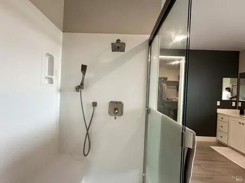 Bath - 2408 Azure Pl, Fairfield, CA 94533 photo 6 of 10