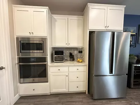 Kitchen - 2408 Azure Pl, Fairfield, CA 94533 photo 6 of 9