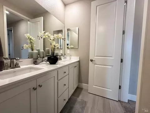Bath - 2408 Azure Pl, Fairfield, CA 94533 photo 8 of 10