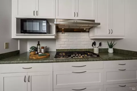 Kitchen - 646 Ridgewood Ave, Mill Valley, CA 94941 photo 6 of 6