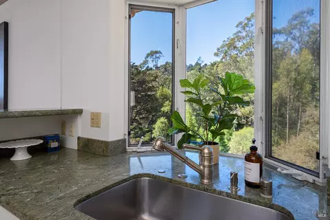 Kitchen - 646 Ridgewood Ave, Mill Valley, CA 94941 photo 5 of 6