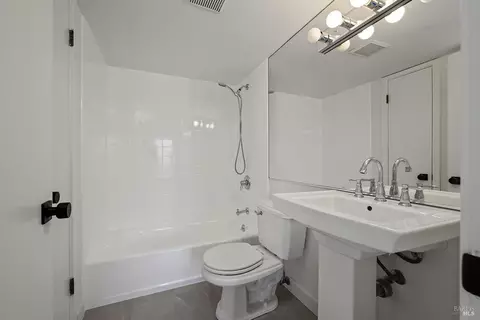 Bath - 646 Ridgewood Ave, Mill Valley, CA 94941 photo 4 of 4