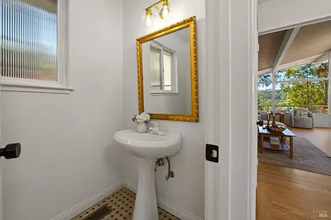 Bath - 646 Ridgewood Ave, Mill Valley, CA 94941 photo 1 of 4