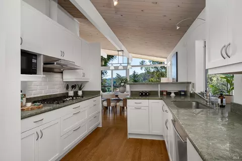 Kitchen - 646 Ridgewood Ave, Mill Valley, CA 94941 photo 4 of 6