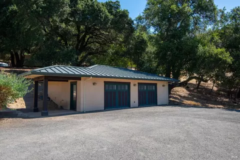 Exterior - 26876 River Rd, Cloverdale, CA 95425 photo 4 of 10