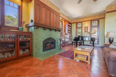 Living - 26876 River Rd, Cloverdale, CA 95425 photo 3 of 5