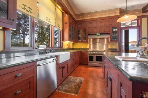 Kitchen - 26876 River Rd, Cloverdale, CA 95425 photo 4 of 4