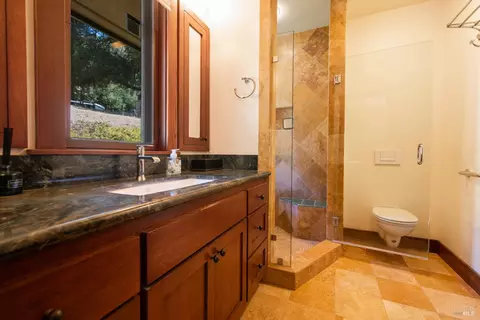 Bath - 26876 River Rd, Cloverdale, CA 95425 photo 2 of 3