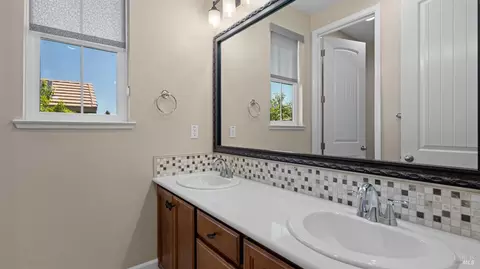 Bath - 786 Elderberry Loop, Vacaville, CA 95688 photo 6 of 7