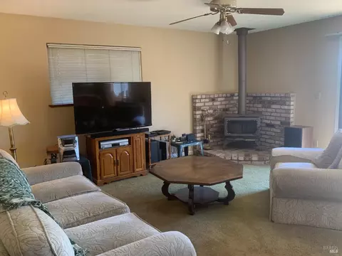 311 Hillcrest Dr, Lakeport, CA 95453