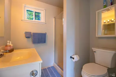 Bath - 373 S Lenore Ave, Willits, CA 95490 photo 2 of 3
