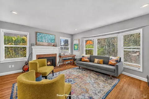 Living - 705 5th St, Petaluma, CA 94952 photo 2 of 5