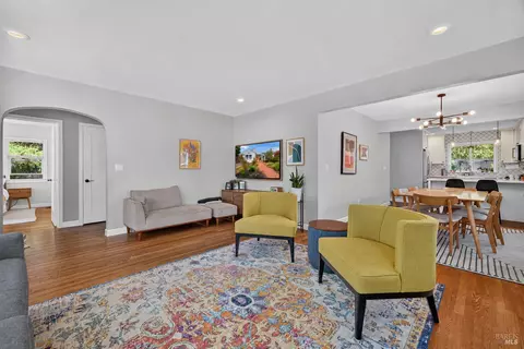 Living - 705 5th St, Petaluma, CA 94952 photo 4 of 5
