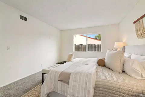 Bedroom - 166 Delta Cir, Vallejo, CA 94589 photo 10 of 10