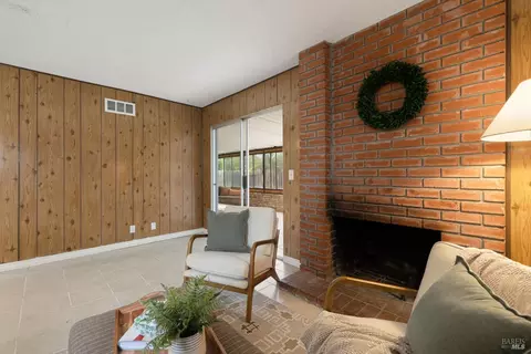Living - 166 Delta Cir, Vallejo, CA 94589 photo 5 of 5