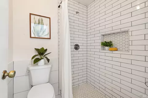 Bath - 166 Delta Cir, Vallejo, CA 94589 photo 2 of 4