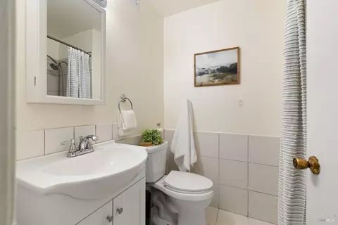Bath - 166 Delta Cir, Vallejo, CA 94589 photo 3 of 4