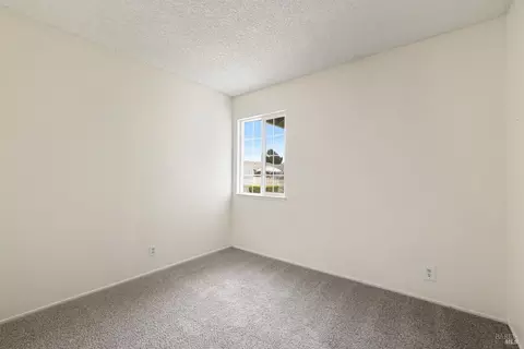 Bedroom - 166 Delta Cir, Vallejo, CA 94589 photo 1 of 10