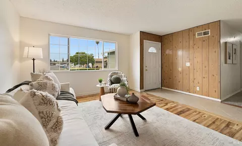 Living - 166 Delta Cir, Vallejo, CA 94589 photo 3 of 5