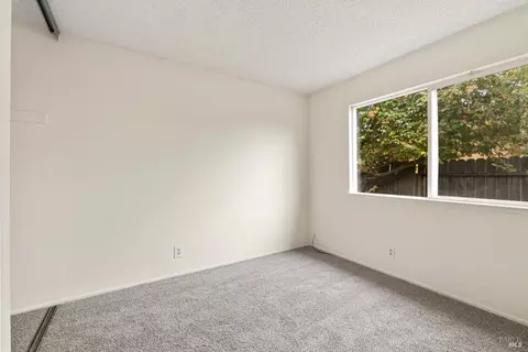 Bedroom - 166 Delta Cir, Vallejo, CA 94589 photo 3 of 10