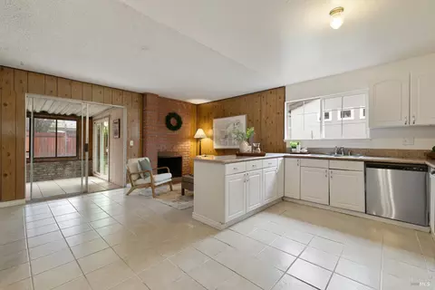Kitchen - 166 Delta Cir, Vallejo, CA 94589 photo 2 of 6