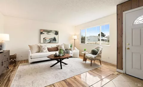 Living - 166 Delta Cir, Vallejo, CA 94589 photo 2 of 5