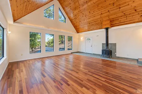 Living - 370 Laurel St, Willits, CA 95490 photo 2 of 3