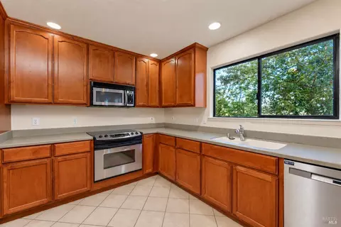 Kitchen - 370 Laurel St, Willits, CA 95490 photo 3 of 3