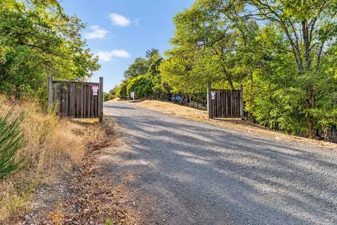 Exterior - 370 Laurel St, Willits, CA 95490 photo 3 of 12